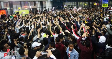 إخلاء سبيل جماهير الزمالك.. أشعلوا شماريخ أثناء استقبال الفريق بالمطار