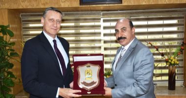 سفير ألمانيا بالقاهرة: مصر استقبلت 2 مليون سائح ألمانى الموسم الماضى 