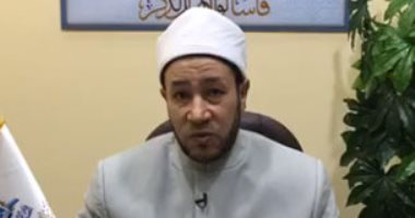 دار الإفتاء: يجوز للمرأة الصلاة بـ"تى شيرت وبنطلون".. فيديو