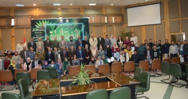 جامعة أسيوط تعلن حصد كليات الصيدلة و الهندسة و الآداب دروع التميز البيئى