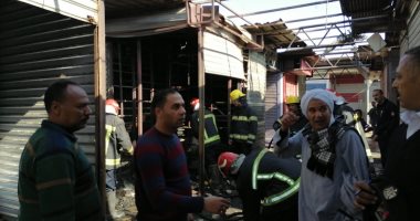 السيطرة على حريق بسوق الباعة الجائلين بمنطقة الدهار بالغردقة .. صور 