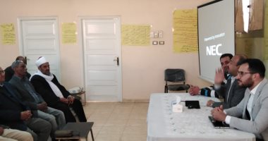 صور.. قافلة طبية للكشف على أهالى مدينة إسنا تحت شعار "اطمن على عينيك"
