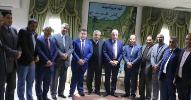 محافظ جنوب سيناء يستعرض مراحل تنفيذ مشروع دورات العمل الاداري 