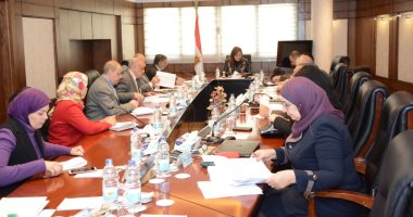 وزيرة التخطيط تجتمع بقيادات الوزارة لمناقشة الهيكل العام لخطة العام المالى