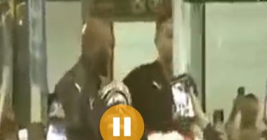 شيكابالا يرقص مع جماهير الزمالك حاملا كأس السوبر الأفريقى.. فيديو وصور
