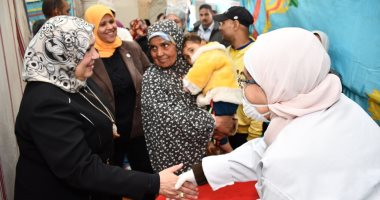 جامعة القناة تعالج 1074 مواطن بالمجان فى قافلة بقرية الحجاز.. صور