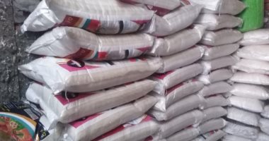 ضبط 3 طن أرز وسكر مجهول المصدر داخل مخزن بحلوان