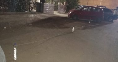الشارع لمين.. شكوى من زرع أعمدة حديدية بأحد شوارع العجوزة لانتظار السيارات