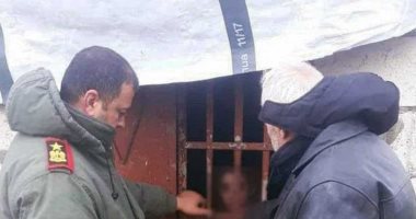 زوجان يحبسان طفل فى حظيرة مقيدا بالسلاسل عدة أشهر بسبب شقاوته فى سوريا
