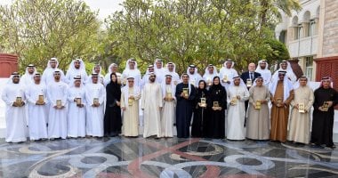 محمد بن راشد يكرّم 32 شخصًا أشرفوا على معارض إكسبو العالمية.. صور