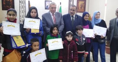 وكيل التعليم بالقليوبية يكرم الفائزين بمسابقات لمحات فى دولة الهند 