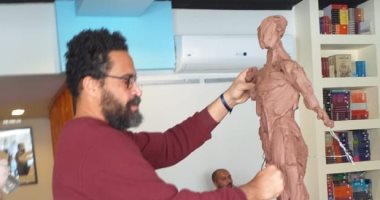 المشاركون فى سيمبوزيوم مصر الدولى للنحت بالغردقة يواصلون أعمال النحت بالغردقة