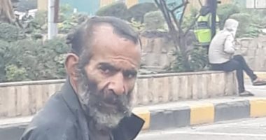 إحنا معاك.. قارئة تشارك بصورة لأحد المشردين بميدان الكت كات.. وتؤكد: يحتاج لتدخل طبى 