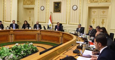 مدبولى يتابع تنفيذ تكليفات الرئيس بحل مشكلات المصانع المتعثرة  