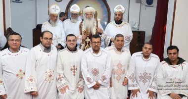 خلال صلوات القداس.. أسقف طما يرقى 7 شمامسة لدرجة قس الاثنين المقبل