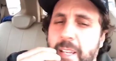 هشام ماجد يتحدى قرار نقابة الموسيقين ويغنى "بنت الجيران" مع صديقه