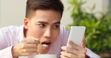 دراسة تحذر: استخدام الهواتف الذكية المتزايد يؤثر على شكل الدماغ البشرى