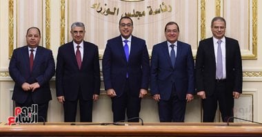 رئيس الحكومة فى مؤتمر لفض التشابكات بين 4 وزارات: نجري عمليات جراحية لتنظيف الاقتصاد من تشوهات 40 عاما.. واقتحمنا هذا الملف بعد تسوية المعاشات.. ورئيس الجمهورية وجه بفض اى تشابكات بين الجهات والمؤسسات