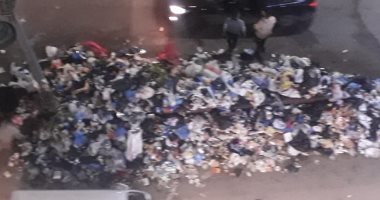 سيبها علينا".. شكوى من انتشار القمامة بالهانوفيل بالإسكندرية