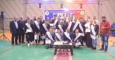 صور.. رئيس جامعة الوادى الجديد يشهد حفل تنصيب اتحاد الطلاب