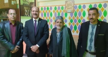 "السن مجرد رقم".. مسن 80 عاما يتقدم للتطوع لوظيفة معلم فى قنا