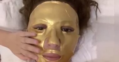 رد فعل طريف من جايدن نجل "ميريام فارس" على وضعها ماسك للوجه.. فيديو