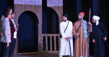 "تياترو عرفة" فرقة مسرحية لتسهيل منهج التاريخ لطلبة الثانوية.. فيديو وصور
