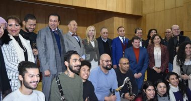 أشرف زكى يزيح الستار عن تمثال الباليرينا أنا بافلوفا بأكاديمية الفنون