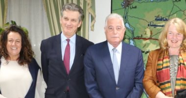 محافظ جنوب سيناء يستقبل السفير البريطاني ويتفقد أعمال تطوير طريق نويبع