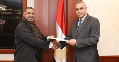 صور.. محافظ سوهاج: اعتماد 957 عقدا لتقنين الأراضى وتحصيل 160 مليون جنيه
