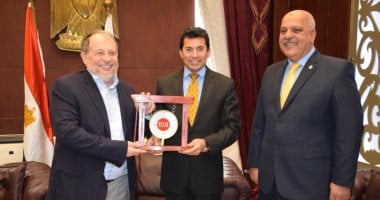 وزير الشباب والرياضة يلتقى رئيس الاتحاد الدولى للرماية