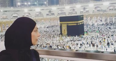 أمل حجازى تسترجع ذكريات زيارتها البيت الحرام بصورة أمام الكعبة 