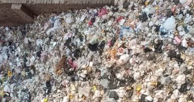 تراكم القمامة في شارع عز الدين بالهرم.. والأهالى يطالبون برفعها
