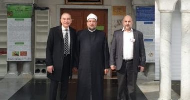 الأوقاف: الوزير يهدى كتبا لمسجد جنيف الكبير خلال لقاءاته بالأمم المتحدة.. صور
