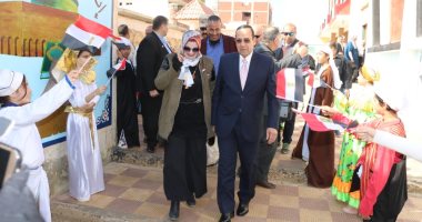 صور .. محافظ شمال سيناء يشارك فى مهرجان أنشطة المدارس