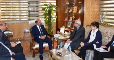 محافظ أسوان يلتقى وفد مشروع دعم تشغيل الشباب بالوكالة الألمانية للتعاون