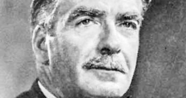 سعيد الشحات يكتب: ذات يوم.. 20 فبراير 1955.. انتونى إيدن رئيس وزراء بريطانيا يلقى السلام بالعربية على عبدالناصر وزملائه فى أول وآخر لقاء بينهم بالسفارة البريطانية بالقاهرة 