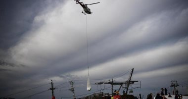 مفيش حاجة بتوقفهم.. منتجع تزلج ينقل ثلج بالطائرات بسبب التغير المناخى.. صور