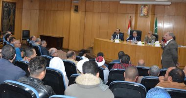 صور.. صرف مساعدات مالية وإعانات أبرز قرارات محافظ المنيا خلال لقاء المواطنين