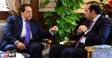  محمد أبو العينين يستخرج كارنيه عضوية البرلمان.. ويؤدى اليمين الأحد