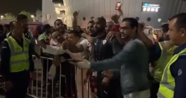 شيكابالا يلبى طلب جماهير الزمالك قبل مغادرة حافلة الفريق.. فيديو