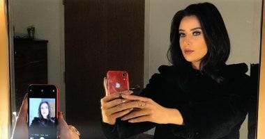 أسود × أسود.. رضوى الشربينى بتاخد رأى جمهورها فى صورة بـ"نيولوك" جديد