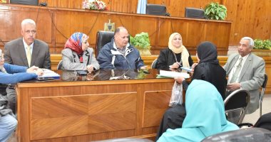 صور.. فرص عمل ووحدات سكنية أبرز مطالب ذوى الهمم وكبار السن خلال لقاء محافظ أسيوط