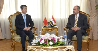 وزير الطيران يبحث مع سفير الصين سبل زيادة الحركة الجوية بين البلدين