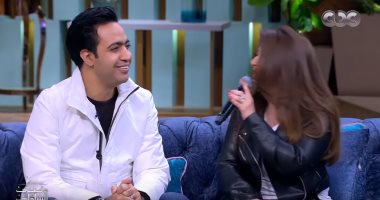فيديو.. غادة رجب تغازل زوجها بالغناء مع منى الشاذلى بكلمة "بحبك"