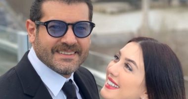 كندة علوش عن زوجها عمرو يوسف: "بيصحى رايق ومش نكدى فى البيت"