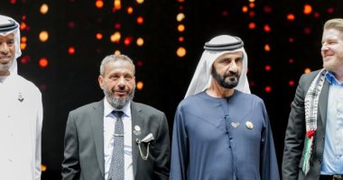 الإمارات تكرم "طبيب المساكين" بين صناع الأمل بالوطن العربى.. "الطلاوى" اعتذر عن التعيين فى القصر العينى واختار خدمة أهل قريته.. كرس حياته لمواجهة الفقر والمرض تنفيذا لوصية والده.. والكشف عنده بـ10 جنيهات