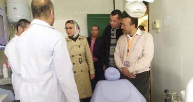 صور .. نائب محافظ الوادى الجديد تتفقد مبادرة صحة المرأة وقافلة مجانية فى الفرافرة