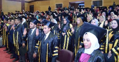 فيديو وصور .. جامعة سوهاج تحتفل بتخريج الدفعة الثانية من طلاب كلية الصيدلة
