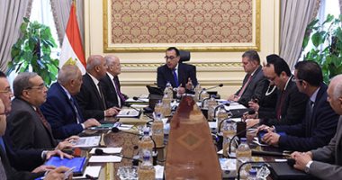 رئيس الوزراء: برنامج لتحفيز النقل الجماعى للعمل بالغاز الطبيعى